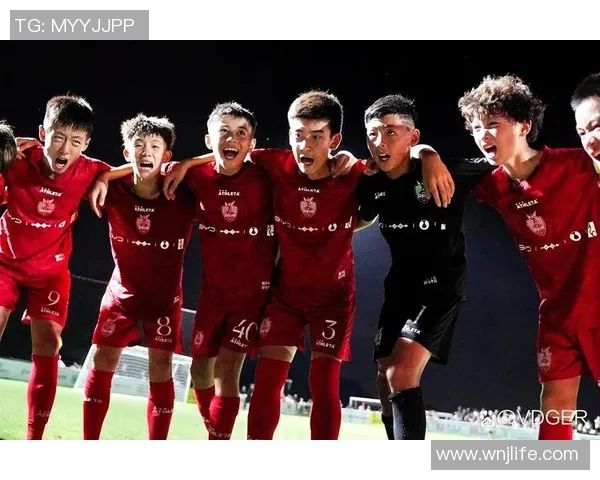 足球明星亲自助力粉丝购球衣传递温暖与激情的感人故事