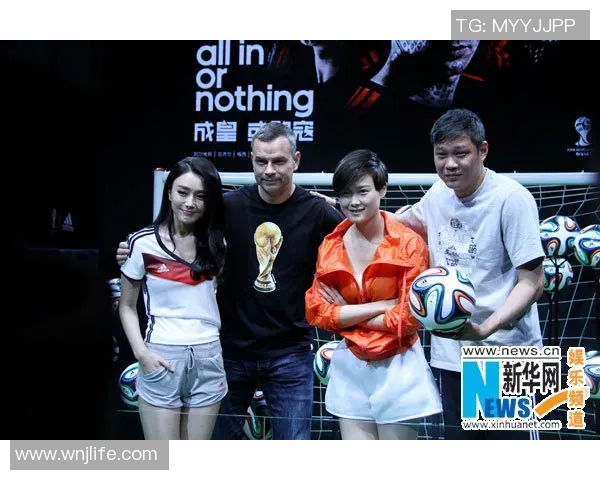 足球明星携妻子共赴盛典红毯闪耀瞬间引发媒体热议与粉丝狂欢 足球明星携妻子共赴盛典红毯闪耀瞬间引发媒体热议与粉丝狂欢