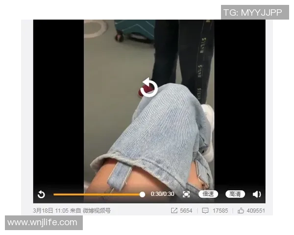 中国足球运动员露鸟事件引发热议社交媒体上众声喧哗引发广泛关注